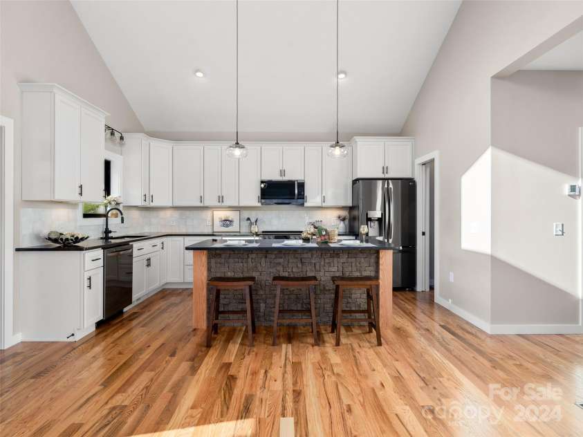 154 Aster Ridge Drive, Waynesville, NC 28786.  MLS# CAR4205694, YatesRealty ID 22279. 