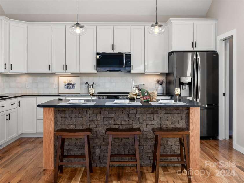 154 Aster Ridge Drive, Waynesville, NC 28786.  MLS# CAR4205694, YatesRealty ID 22279. 