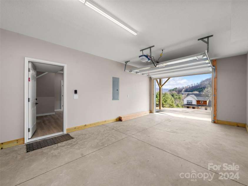 154 Aster Ridge Drive, Waynesville, NC 28786.  MLS# CAR4205694, YatesRealty ID 22279. 