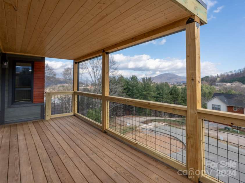 154 Aster Ridge Drive, Waynesville, NC 28786.  MLS# CAR4205694, YatesRealty ID 22279. 