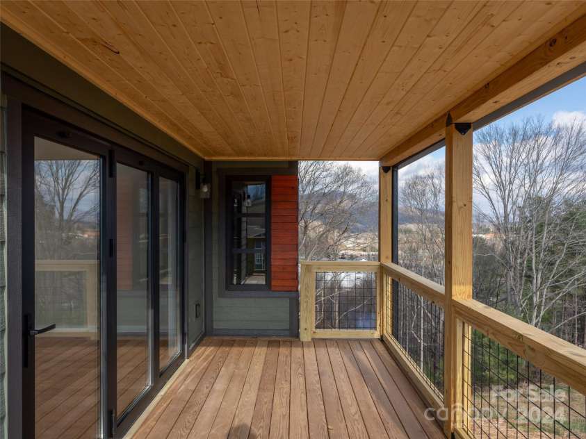 154 Aster Ridge Drive, Waynesville, NC 28786.  MLS# CAR4205694, YatesRealty ID 22279. 