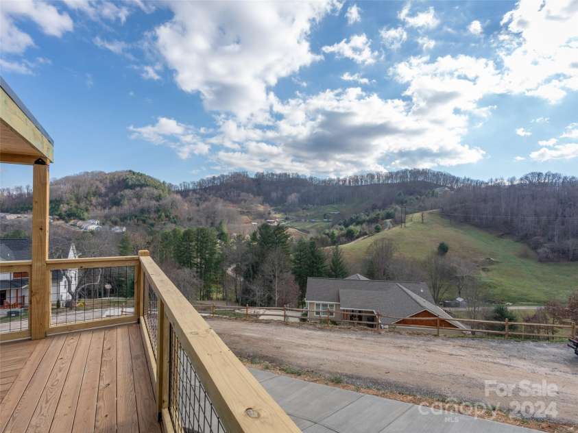 154 Aster Ridge Drive, Waynesville, NC 28786.  MLS# CAR4205694, YatesRealty ID 22279. 