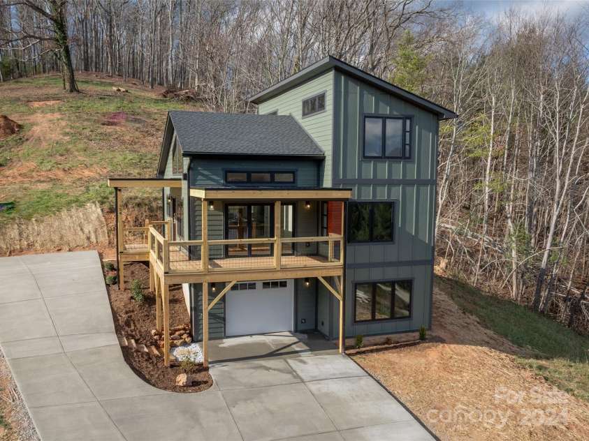 154 Aster Ridge Drive, Waynesville, NC 28786.  MLS# CAR4205694, YatesRealty ID 22279. 