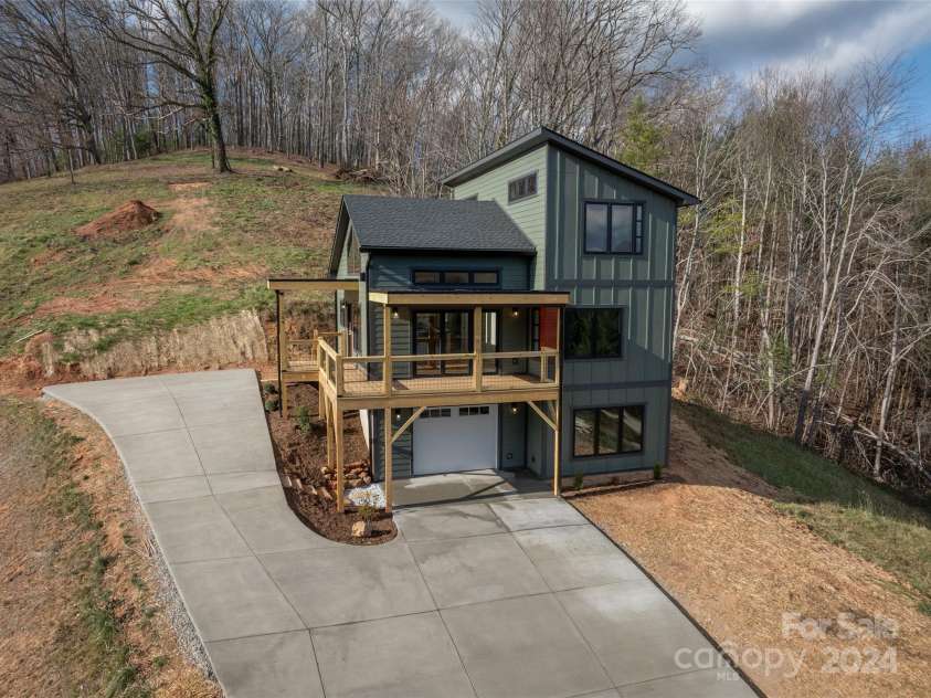 154 Aster Ridge Drive, Waynesville, NC 28786.  MLS# CAR4205694, YatesRealty ID 22279. 
