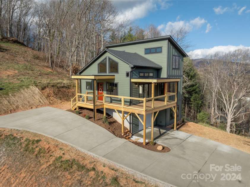 154 Aster Ridge Drive, Waynesville, NC 28786.  MLS# CAR4205694, YatesRealty ID 22279. 