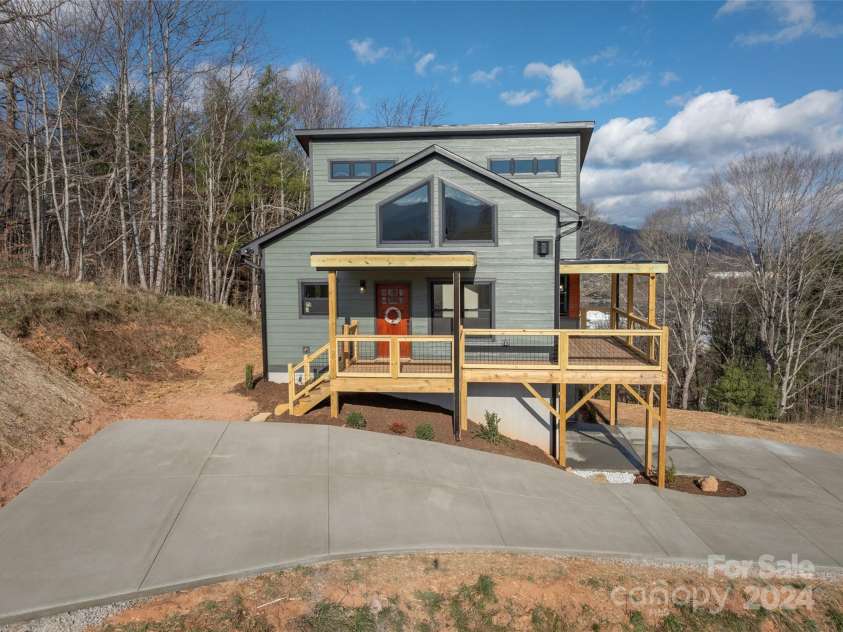 154 Aster Ridge Drive, Waynesville, NC 28786.  MLS# CAR4205694, YatesRealty ID 22279. 