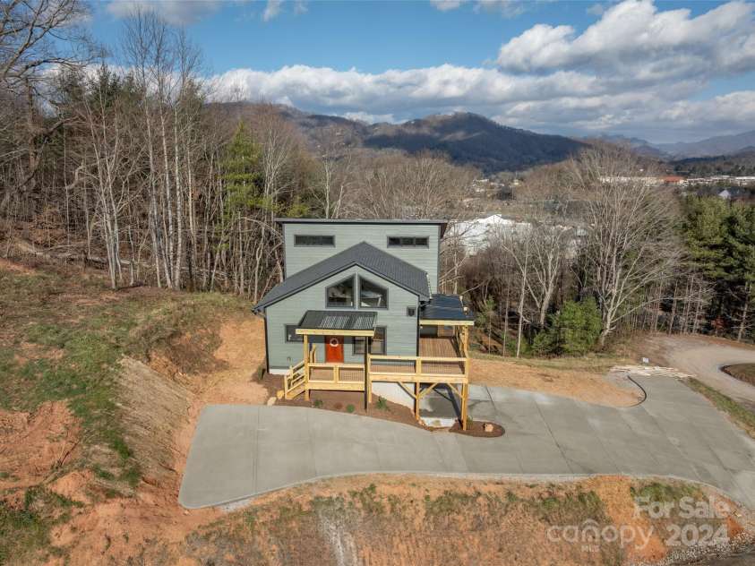 154 Aster Ridge Drive, Waynesville, NC 28786.  MLS# CAR4205694, YatesRealty ID 22279. 