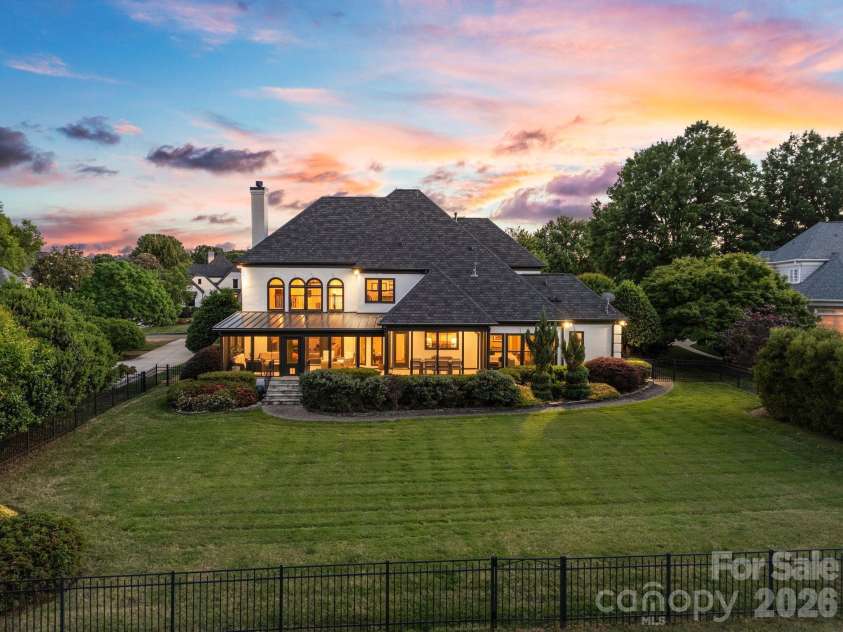 18003 Lochcarron Lane, Cornelius, NC 28031.  MLS# CAR4377616, YatesRealty ID 22279. 