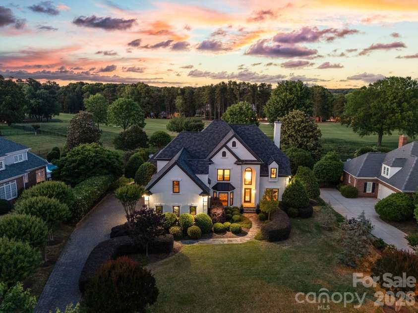 18003 Lochcarron Lane, Cornelius, NC 28031.  MLS# CAR4377616, YatesRealty ID 22279. 
