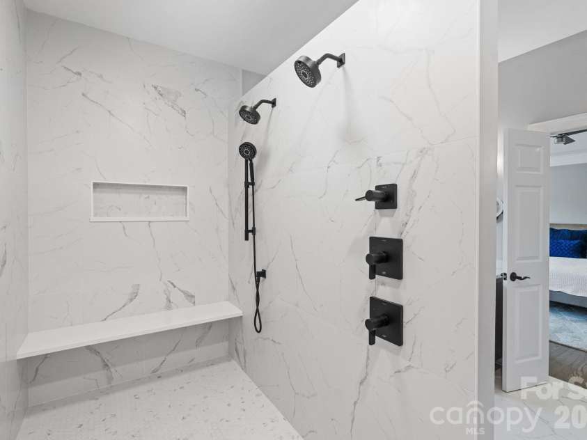 18003 Lochcarron Lane, Cornelius, NC 28031.  MLS# CAR4377616, YatesRealty ID 22279. Primary bath