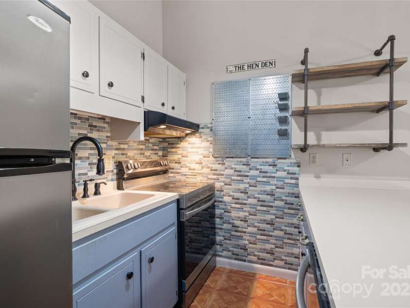 94 Market Street, Maggie Valley, NC 28751.  MLS# CAR4277066, YatesRealty ID 2228. 