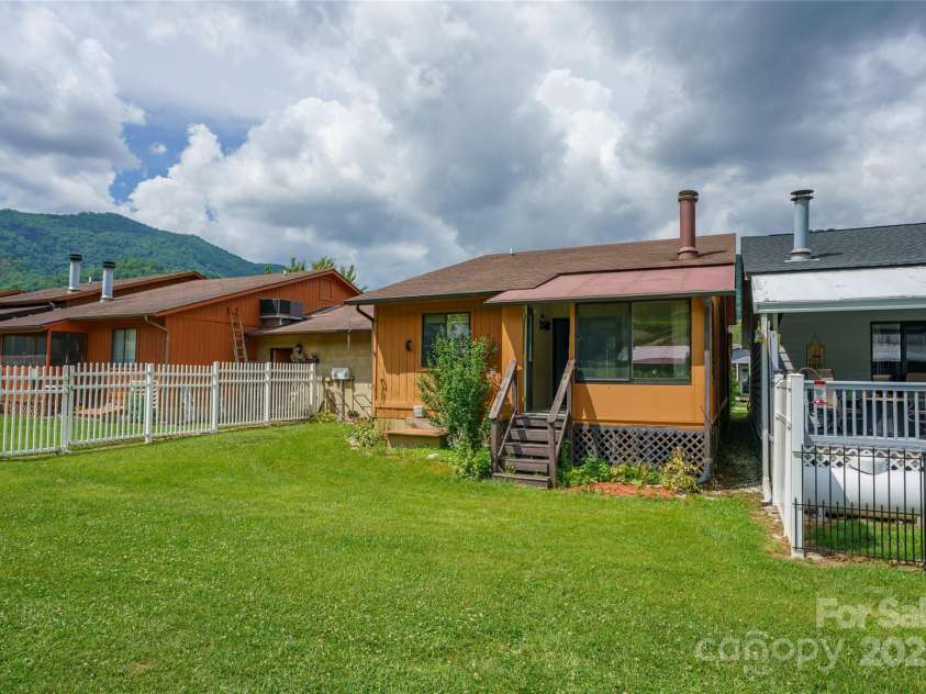 94 Market Street, Maggie Valley, NC 28751.  MLS# CAR4277066, YatesRealty ID 2228. Access to the garage from back yard