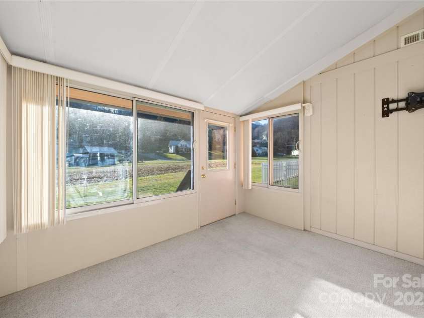 94 Market Street, Maggie Valley, NC 28751.  MLS# CAR4277066, YatesRealty ID 2228. Sun Room Views