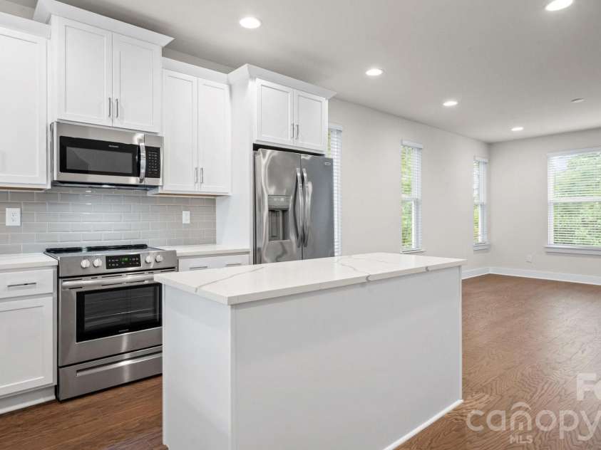 5003 York Park Lane, Charlotte, NC 28217.  MLS# CAR4377188, YatesRealty ID 22280. 