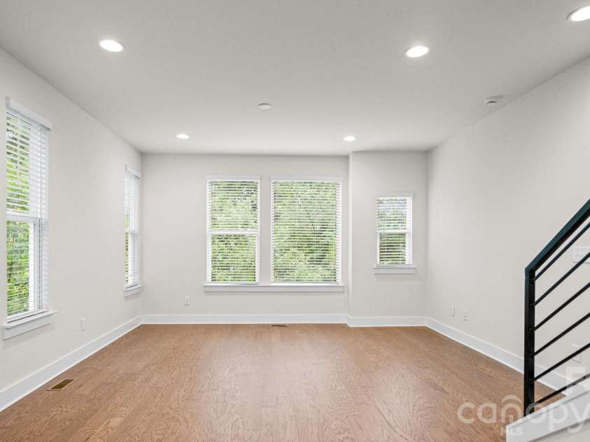 5003 York Park Lane, Charlotte, NC 28217.  MLS# CAR4377188, YatesRealty ID 22280. 