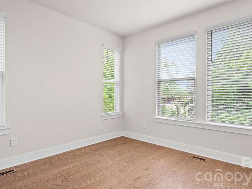 5003 York Park Lane, Charlotte, NC 28217.  MLS# CAR4377188, YatesRealty ID 22280. 