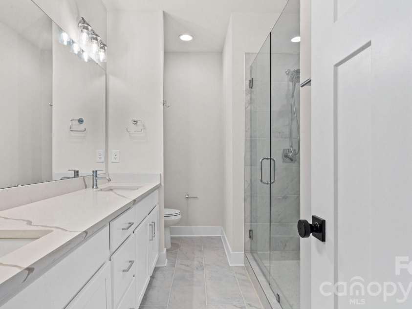 5003 York Park Lane, Charlotte, NC 28217.  MLS# CAR4377188, YatesRealty ID 22280. 