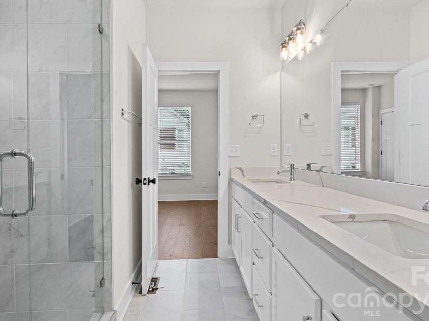 5003 York Park Lane, Charlotte, NC 28217.  MLS# CAR4377188, YatesRealty ID 22280. 