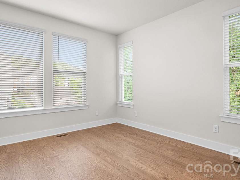5003 York Park Lane, Charlotte, NC 28217.  MLS# CAR4377188, YatesRealty ID 22280. 