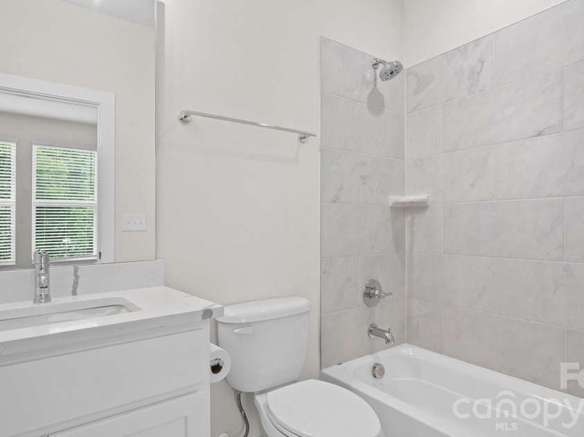 5003 York Park Lane, Charlotte, NC 28217.  MLS# CAR4377188, YatesRealty ID 22280. 
