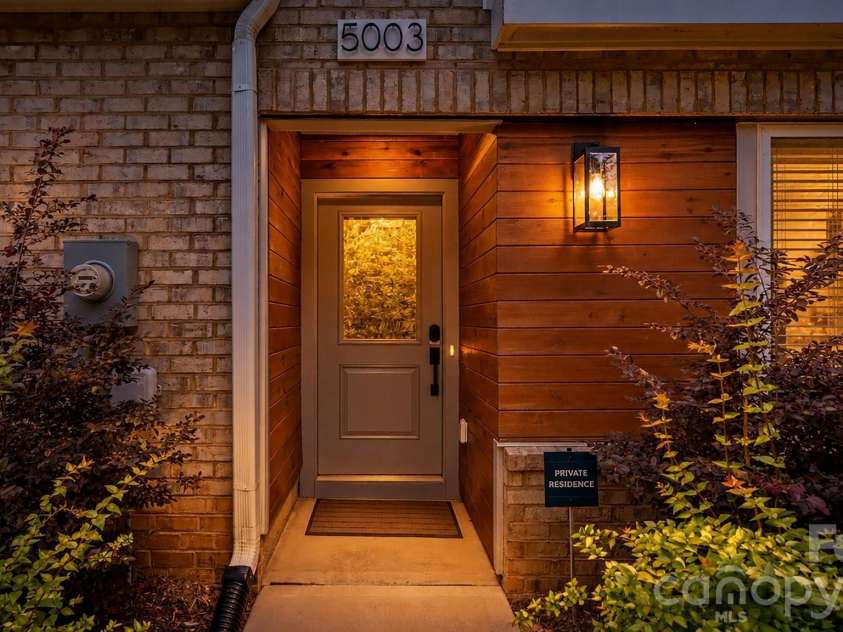 5003 York Park Lane, Charlotte, NC 28217.  MLS# CAR4377188, YatesRealty ID 22280. 