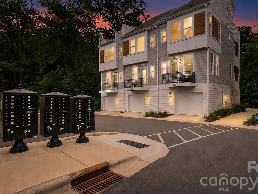 5003 York Park Lane, Charlotte, NC 28217.  MLS# CAR4377188, YatesRealty ID 22280. 