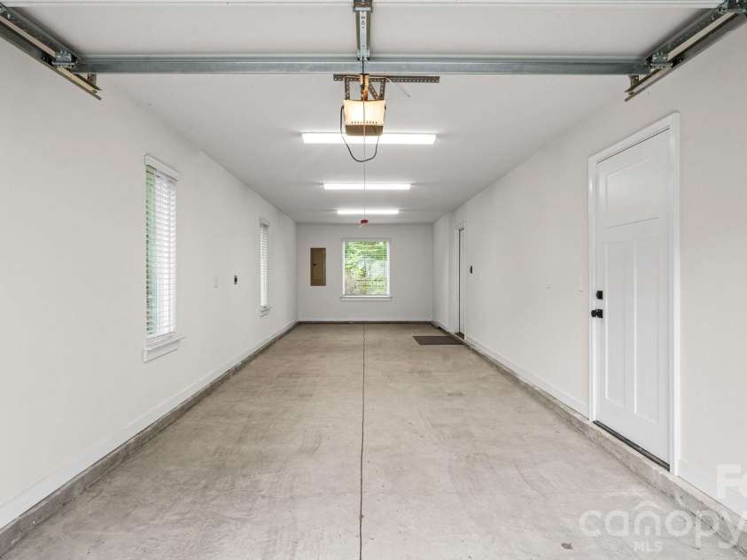5003 York Park Lane, Charlotte, NC 28217.  MLS# CAR4377188, YatesRealty ID 22280. 