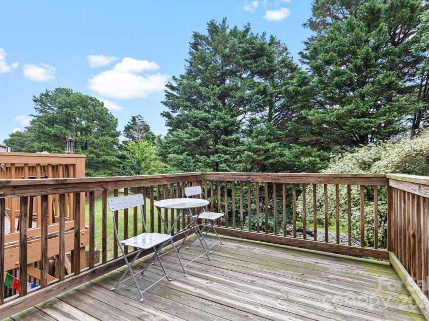 9606 Vinca Circle, Charlotte, NC 28213.  MLS# CAR4271580, YatesRealty ID 22280. 