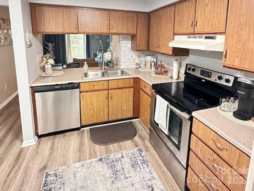 9606 Vinca Circle, Charlotte, NC 28213.  MLS# CAR4271580, YatesRealty ID 22280. 