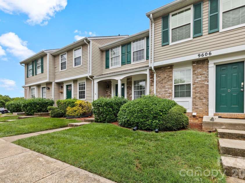 9606 Vinca Circle, Charlotte, NC 28213.  MLS# CAR4271580, YatesRealty ID 22280. 