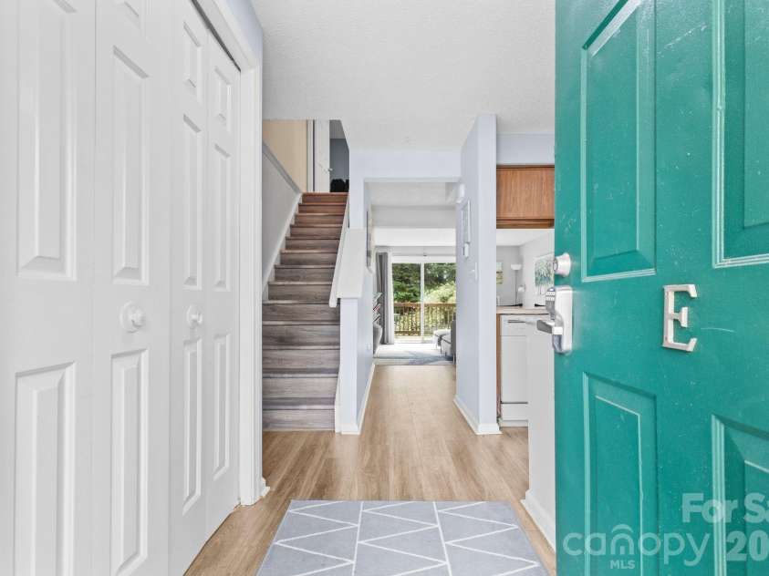 9606 Vinca Circle, Charlotte, NC 28213.  MLS# CAR4271580, YatesRealty ID 22280. 