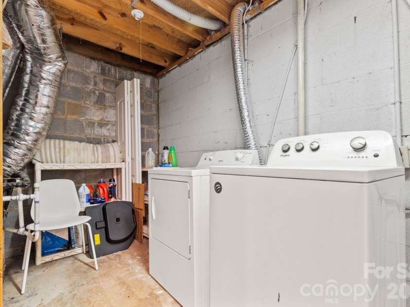 9606 Vinca Circle, Charlotte, NC 28213.  MLS# CAR4271580, YatesRealty ID 22280. 