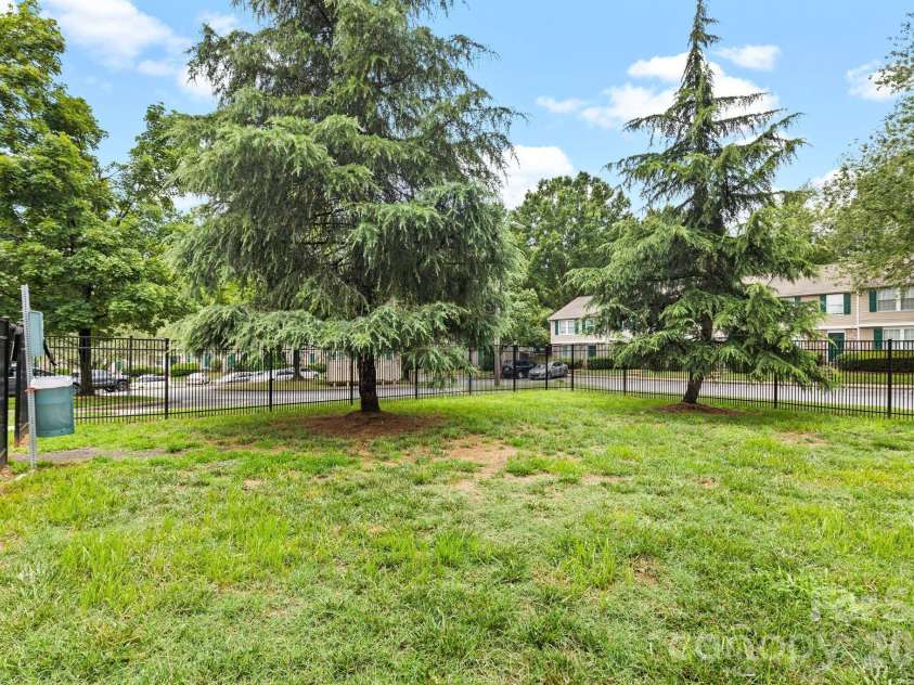 9606 Vinca Circle, Charlotte, NC 28213.  MLS# CAR4271580, YatesRealty ID 22280. 