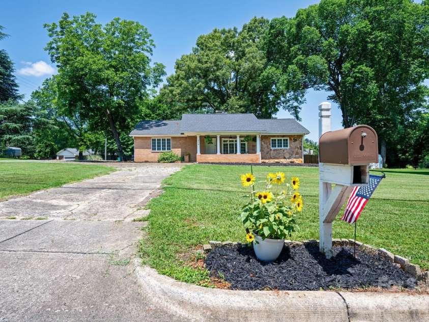 318 Peeler Street, Salisbury, NC 28146.  MLS# CAR4270125, YatesRealty ID 22281. FRont