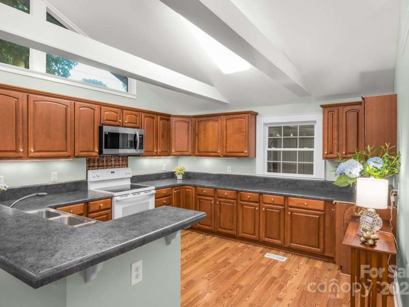 318 Peeler Street, Salisbury, NC 28146.  MLS# CAR4270125, YatesRealty ID 22281. Kitchen
