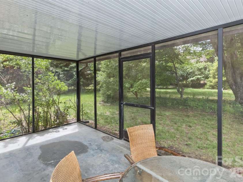 7 Teaneck Circle, Hendersonville, NC 28791.  MLS# CAR4369967, YatesRealty ID 22283. 