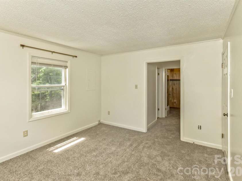 7 Teaneck Circle, Hendersonville, NC 28791.  MLS# CAR4369967, YatesRealty ID 22283. 