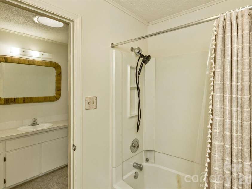 7 Teaneck Circle, Hendersonville, NC 28791.  MLS# CAR4369967, YatesRealty ID 22283. 