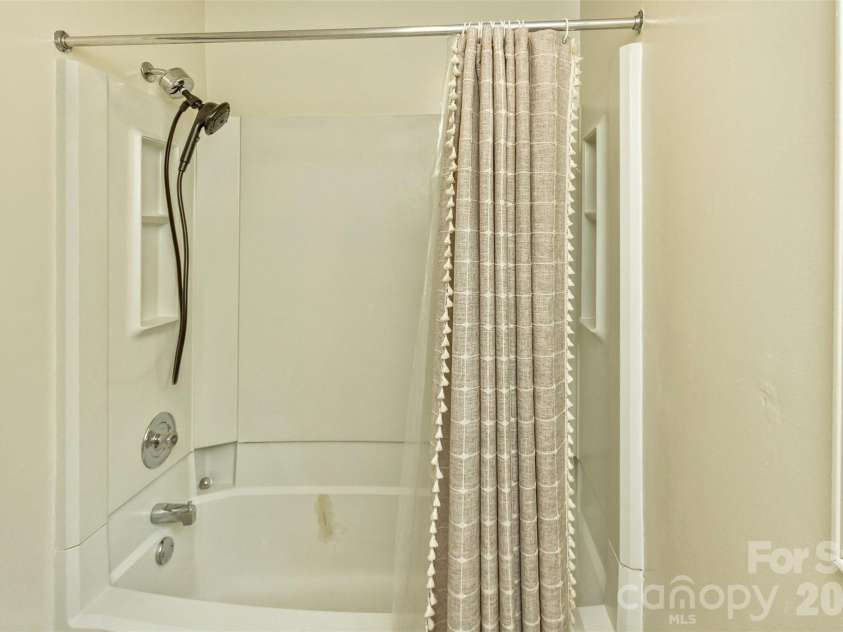 7 Teaneck Circle, Hendersonville, NC 28791.  MLS# CAR4369967, YatesRealty ID 22283. 