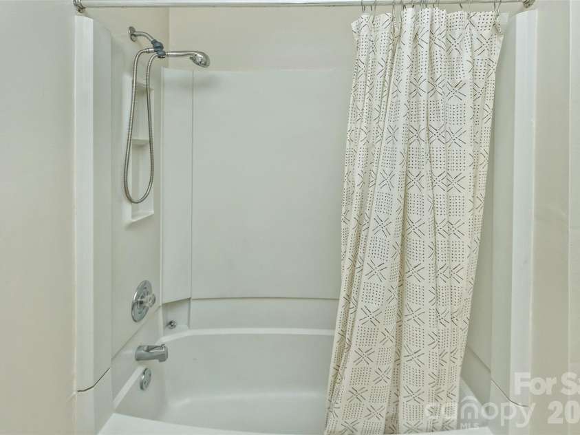 7 Teaneck Circle, Hendersonville, NC 28791.  MLS# CAR4369967, YatesRealty ID 22283. 
