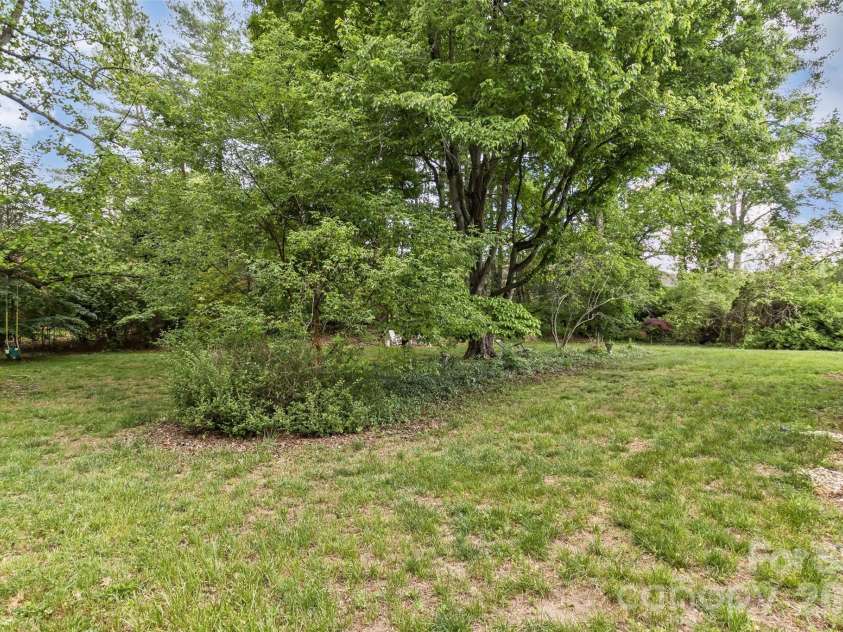 7 Teaneck Circle, Hendersonville, NC 28791.  MLS# CAR4369967, YatesRealty ID 22283. 