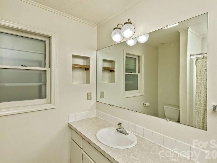 7 Teaneck Circle, Hendersonville, NC 28791.  MLS# CAR4369967, YatesRealty ID 22283. Hall bathroom