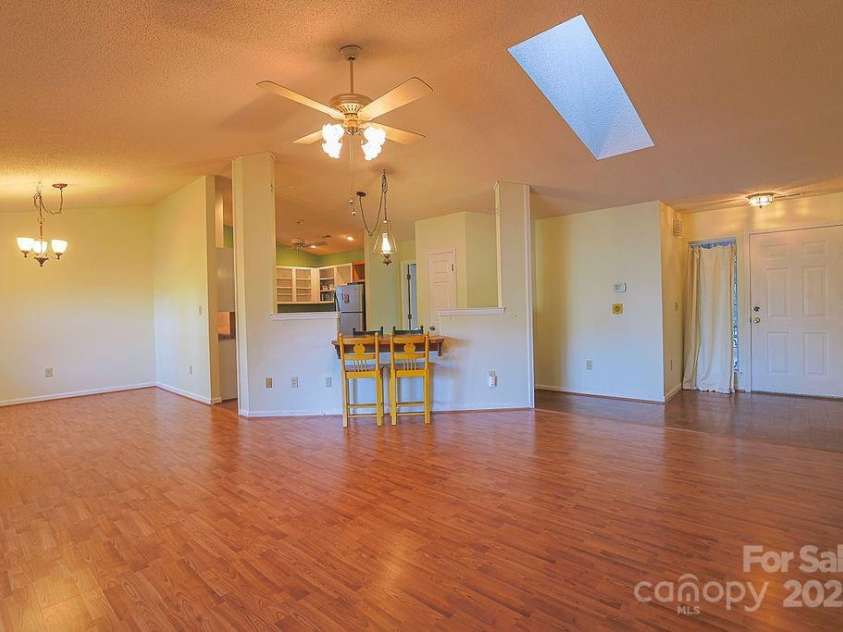 869 Sandburg Terrace, Hendersonville, NC 28791.  MLS# CAR4152021, YatesRealty ID 22283. 