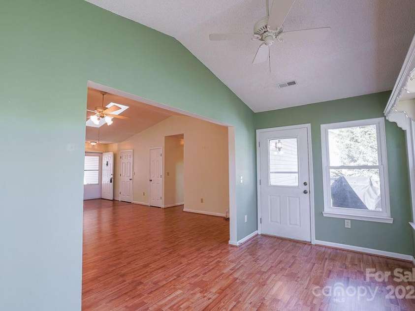 869 Sandburg Terrace, Hendersonville, NC 28791.  MLS# CAR4152021, YatesRealty ID 22283. 