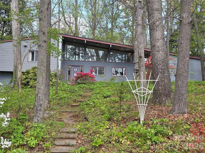 2051 Royall Drive, Winston Salem, NC 27106.  MLS# CAR4381495, YatesRealty ID 22287. 