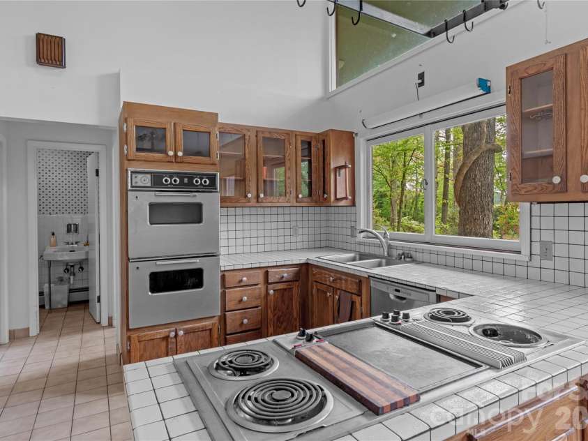 2051 Royall Drive, Winston Salem, NC 27106.  MLS# CAR4381495, YatesRealty ID 22287. 
