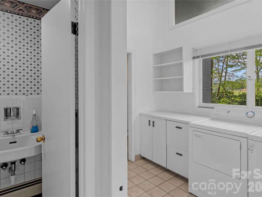 2051 Royall Drive, Winston Salem, NC 27106.  MLS# CAR4381495, YatesRealty ID 22287. 