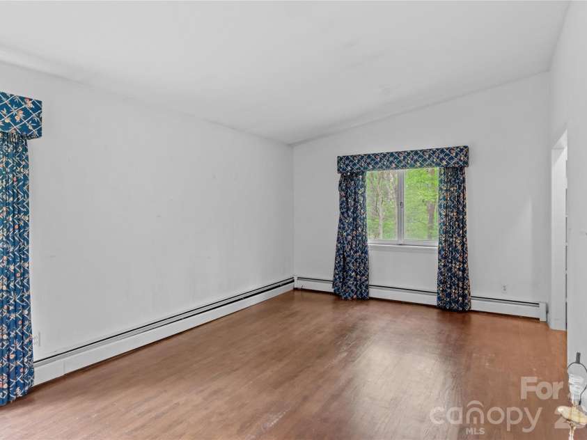 2051 Royall Drive, Winston Salem, NC 27106.  MLS# CAR4381495, YatesRealty ID 22287. 