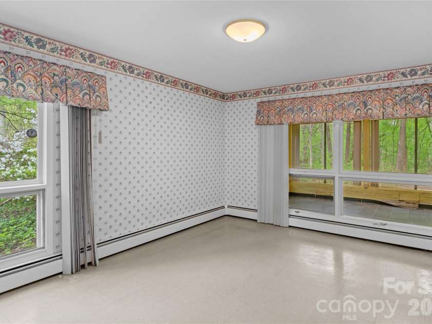 2051 Royall Drive, Winston Salem, NC 27106.  MLS# CAR4381495, YatesRealty ID 22287. 