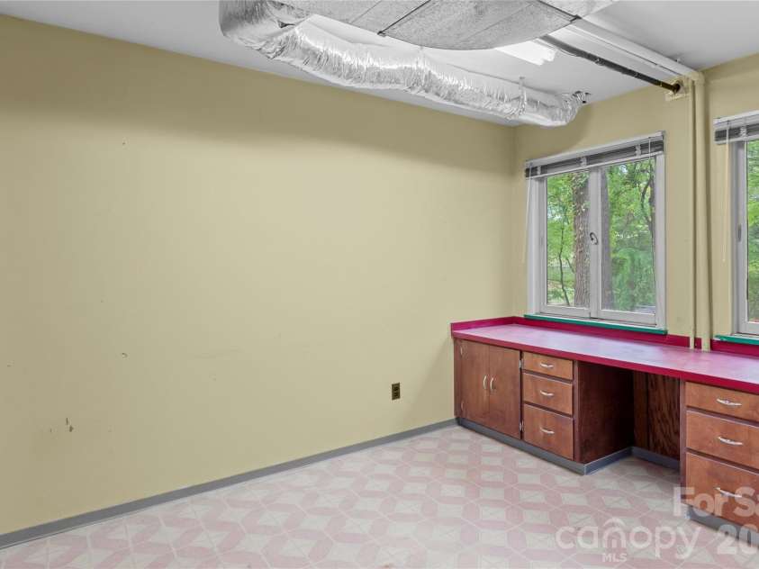 2051 Royall Drive, Winston Salem, NC 27106.  MLS# CAR4381495, YatesRealty ID 22287. 
